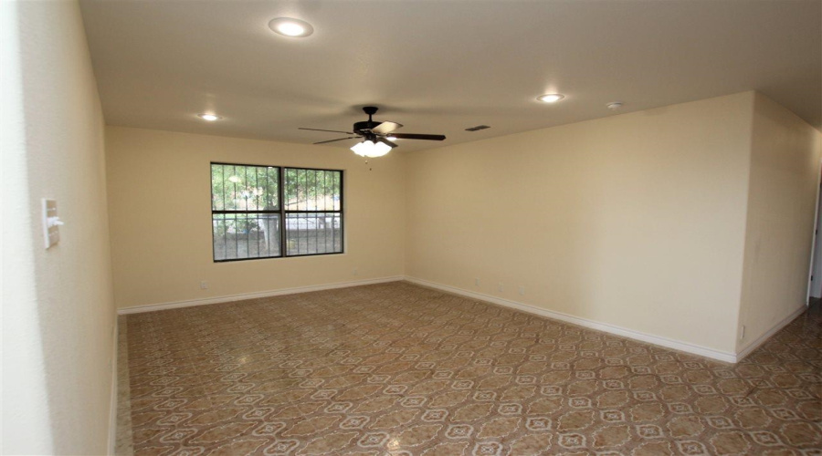 4605 Zapata Hwy, Laredo, Texas 78046, 3 Bedrooms Bedrooms, 7 Rooms Rooms,2 BathroomsBathrooms,Residential,For Rent,4605 Zapata Hwy,20254132