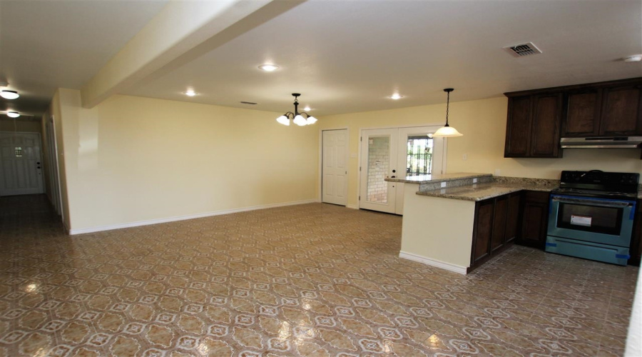 4605 Zapata Hwy, Laredo, Texas 78046, 3 Bedrooms Bedrooms, 7 Rooms Rooms,2 BathroomsBathrooms,Residential,For Rent,4605 Zapata Hwy,20254132