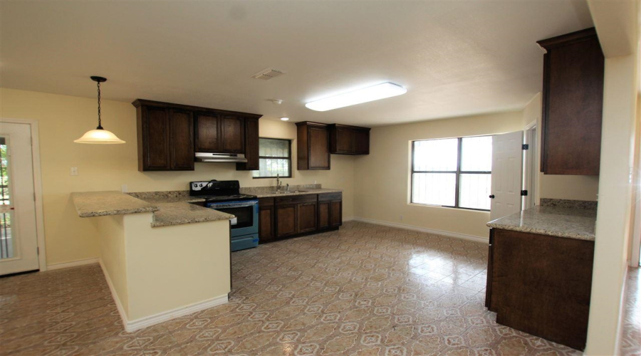 4605 Zapata Hwy, Laredo, Texas 78046, 3 Bedrooms Bedrooms, 7 Rooms Rooms,2 BathroomsBathrooms,Residential,For Rent,4605 Zapata Hwy,20254132