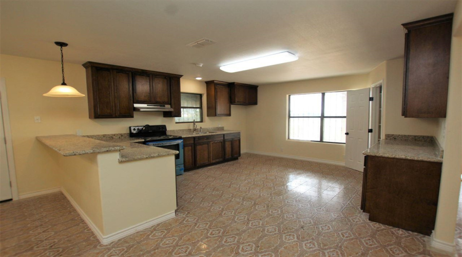 4605 Zapata Hwy, Laredo, Texas 78046, 3 Bedrooms Bedrooms, 7 Rooms Rooms,2 BathroomsBathrooms,Residential,For Rent,4605 Zapata Hwy,20254132