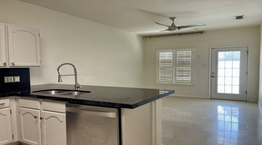 510 Shiloh Dr, Laredo, Texas 78045-6703, 3 Bedrooms Bedrooms, 6 Rooms Rooms,3 BathroomsBathrooms,Residential,For Rent,510 Shiloh Dr,20254133