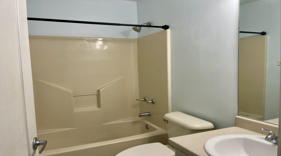 510 Shiloh Dr, Laredo, Texas 78045-6703, 3 Bedrooms Bedrooms, 6 Rooms Rooms,3 BathroomsBathrooms,Residential,For Rent,510 Shiloh Dr,20254133