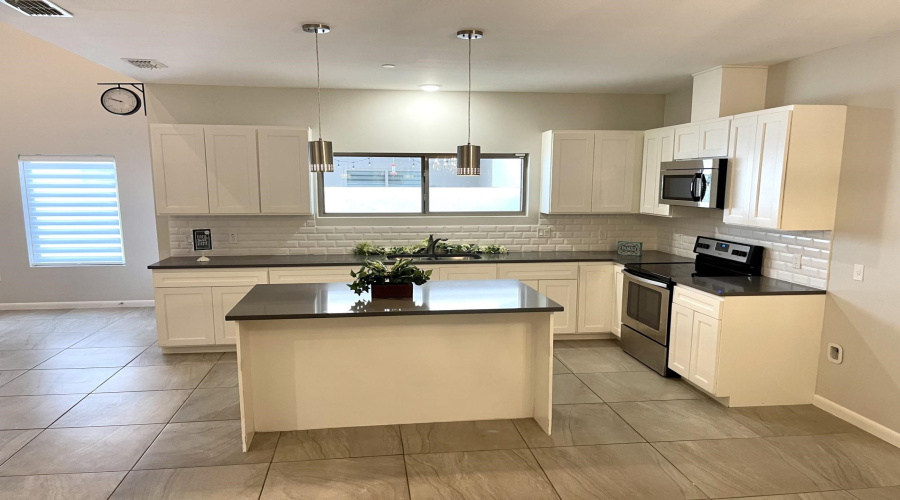 10902 International Blvd, Laredo, Texas 78045-6939, 3 Bedrooms Bedrooms, 6 Rooms Rooms,2 BathroomsBathrooms,Residential,For Rent,10902 International Blvd,20254134
