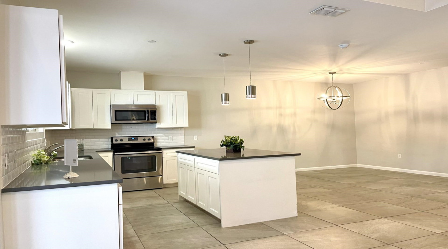 10902 International Blvd, Laredo, Texas 78045-6939, 3 Bedrooms Bedrooms, 6 Rooms Rooms,2 BathroomsBathrooms,Residential,For Rent,10902 International Blvd,20254134