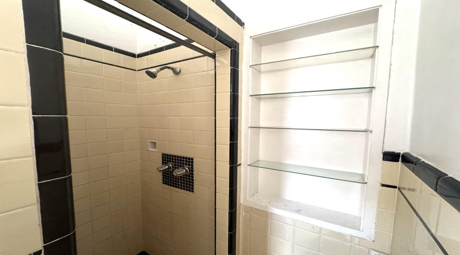 1805 Washington Washington St, LAREDO, Texas 78040-4313, 3 Bedrooms Bedrooms, 3 Rooms Rooms,2 BathroomsBathrooms,Residential,For Rent,1805 Washington Washington St,20254138