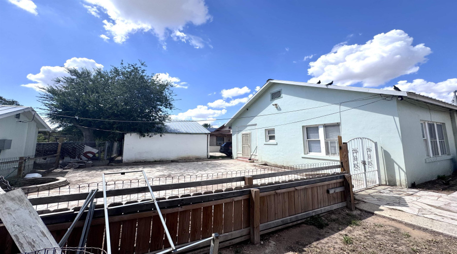 1805 Washington Washington St, LAREDO, Texas 78040-4313, 3 Bedrooms Bedrooms, 3 Rooms Rooms,2 BathroomsBathrooms,Residential,For Rent,1805 Washington Washington St,20254138
