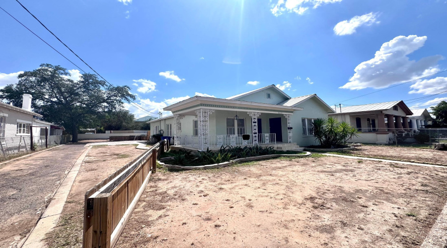 1805 Washington Washington St, LAREDO, Texas 78040-4313, 3 Bedrooms Bedrooms, 3 Rooms Rooms,2 BathroomsBathrooms,Residential,For Rent,1805 Washington Washington St,20254138