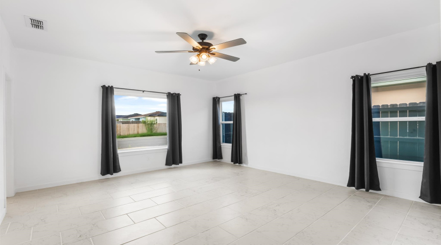 905 Rotonda Ln., Laredo, Texas 78046-5263, 4 Bedrooms Bedrooms, 5 Rooms Rooms,2 BathroomsBathrooms,Residential,For Rent,905 Rotonda Ln.,20254148