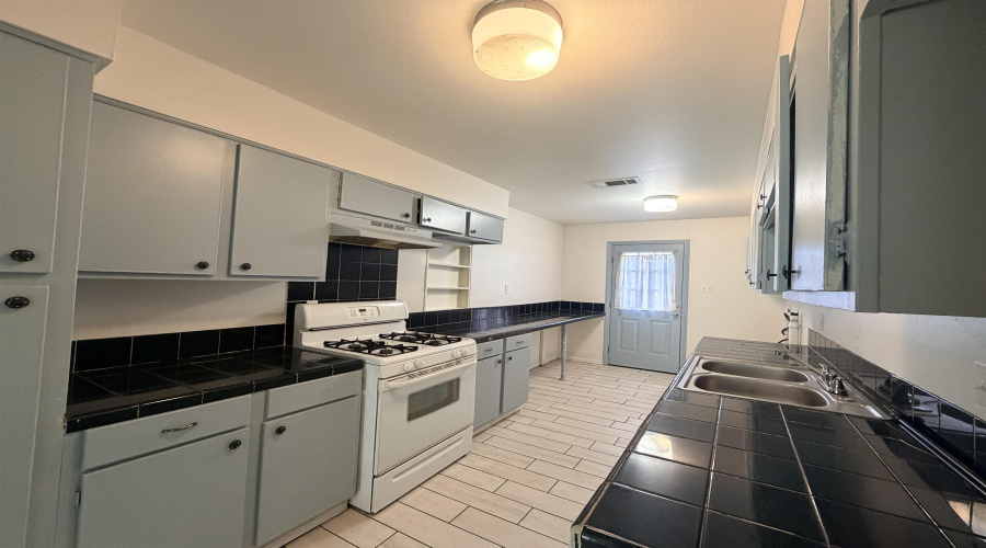 699 Banyan Ct W, Laredo, Texas 78041, 3 Bedrooms Bedrooms, 5 Rooms Rooms,1 BathroomBathrooms,Residential,For Sale,699 Banyan Ct W,20254155