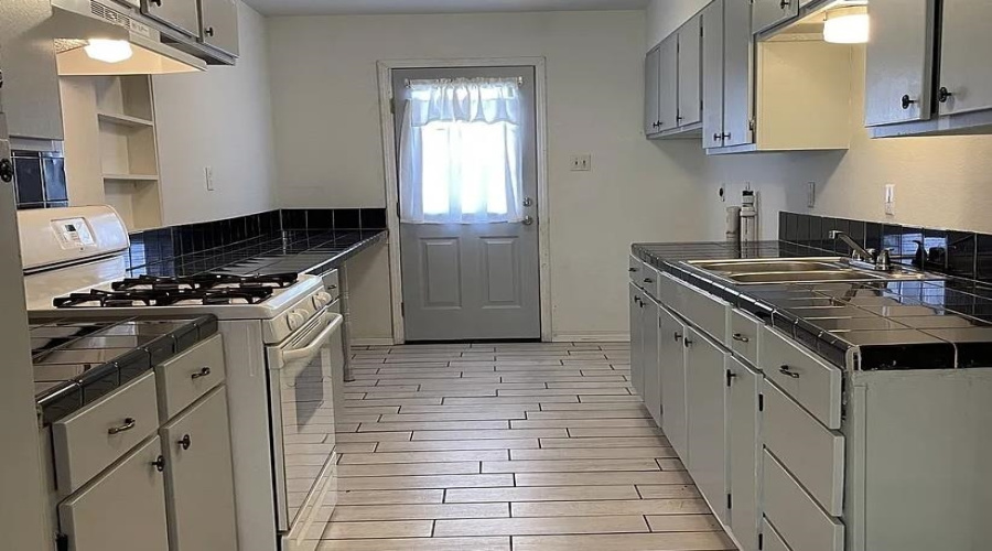 699 Banyan Ct W, Laredo, Texas 78041, 3 Bedrooms Bedrooms, 5 Rooms Rooms,1 BathroomBathrooms,Residential,For Sale,699 Banyan Ct W,20254155