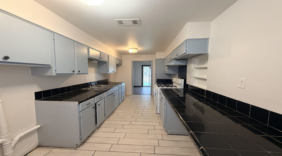 699 Banyan Ct W, Laredo, Texas 78041, 3 Bedrooms Bedrooms, 5 Rooms Rooms,1 BathroomBathrooms,Residential,For Sale,699 Banyan Ct W,20254155