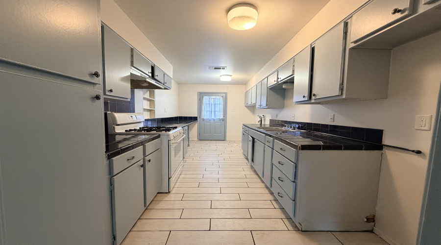 699 Banyan Ct W, Laredo, Texas 78041, 3 Bedrooms Bedrooms, 5 Rooms Rooms,1 BathroomBathrooms,Residential,For Sale,699 Banyan Ct W,20254155