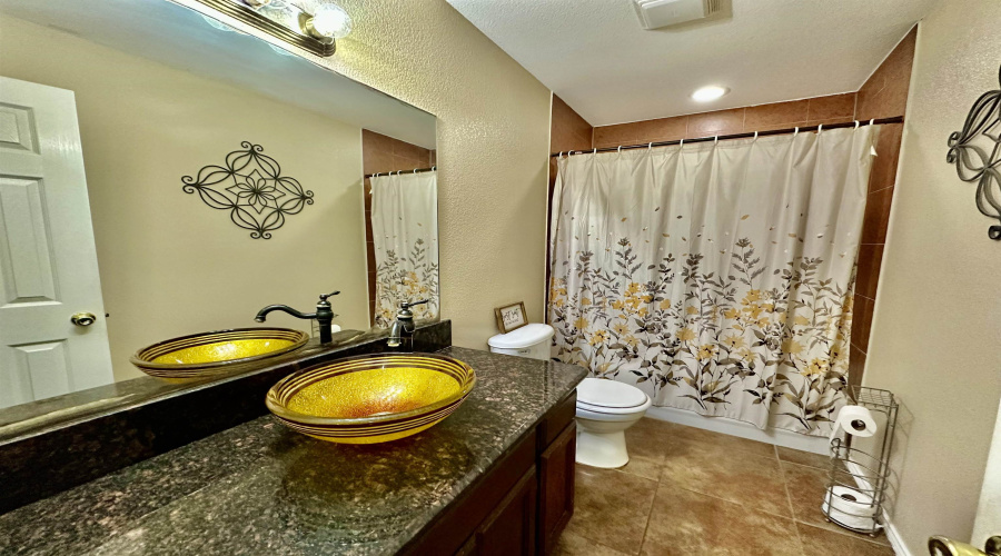 1911 Dorado Dr, Laredo, Texas 78046, 3 Bedrooms Bedrooms, 5 Rooms Rooms,2 BathroomsBathrooms,Residential,For Sale,1911 Dorado Dr,20254162