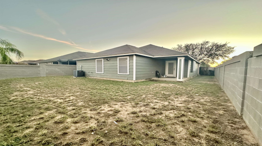 1911 Dorado Dr, Laredo, Texas 78046, 3 Bedrooms Bedrooms, 5 Rooms Rooms,2 BathroomsBathrooms,Residential,For Sale,1911 Dorado Dr,20254162