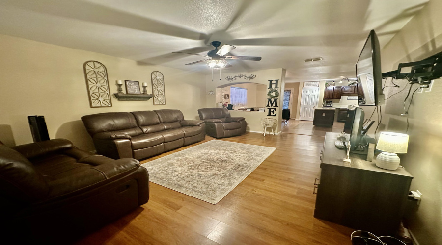 1911 Dorado Dr, Laredo, Texas 78046, 3 Bedrooms Bedrooms, 5 Rooms Rooms,2 BathroomsBathrooms,Residential,For Sale,1911 Dorado Dr,20254162
