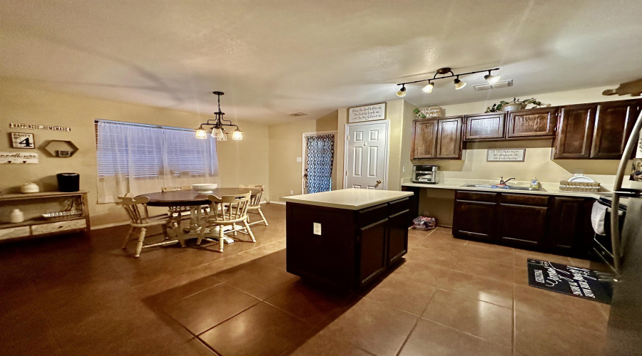 1911 Dorado Dr, Laredo, Texas 78046, 3 Bedrooms Bedrooms, 5 Rooms Rooms,2 BathroomsBathrooms,Residential,For Sale,1911 Dorado Dr,20254162