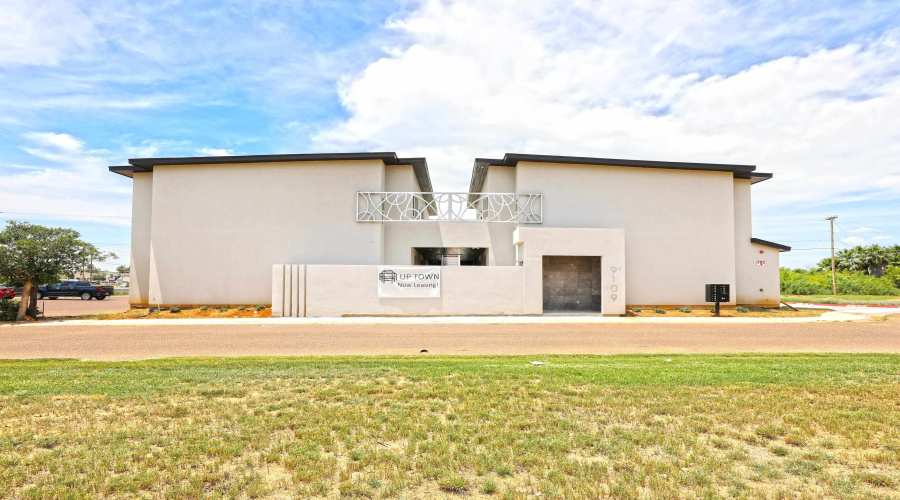 9109 McPherson Rd, LAREDO, Texas 78045, 1 Bedroom Bedrooms, 3 Rooms Rooms,1 BathroomBathrooms,Residential,For Rent,9109 McPherson Rd,20254179