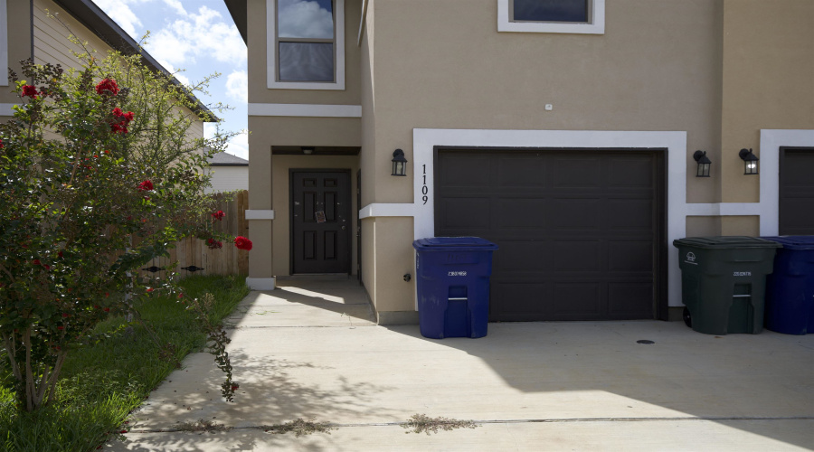 1109 Port Texas Dr., Laredo, Texas 78045, 3 Bedrooms Bedrooms, 3 Rooms Rooms,2 BathroomsBathrooms,Residential,For Rent,1109 Port Texas Dr.,20254184