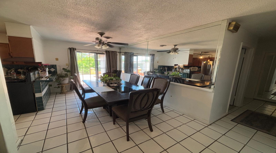 420 E Del Mar Blvd, Laredo, Texas 78041, 3 Bedrooms Bedrooms, 6 Rooms Rooms,3 BathroomsBathrooms,Residential,For Sale,420 E Del Mar Blvd,20254186