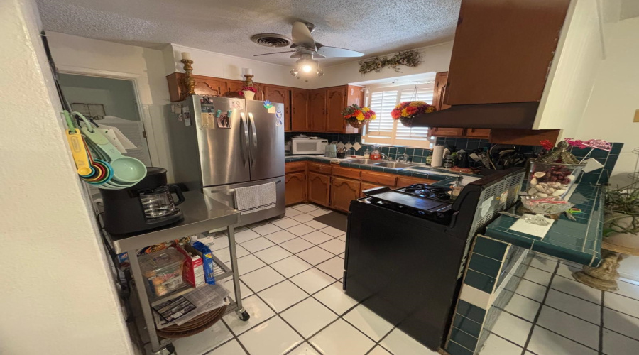 420 E Del Mar Blvd, Laredo, Texas 78041, 3 Bedrooms Bedrooms, 6 Rooms Rooms,3 BathroomsBathrooms,Residential,For Sale,420 E Del Mar Blvd,20254186