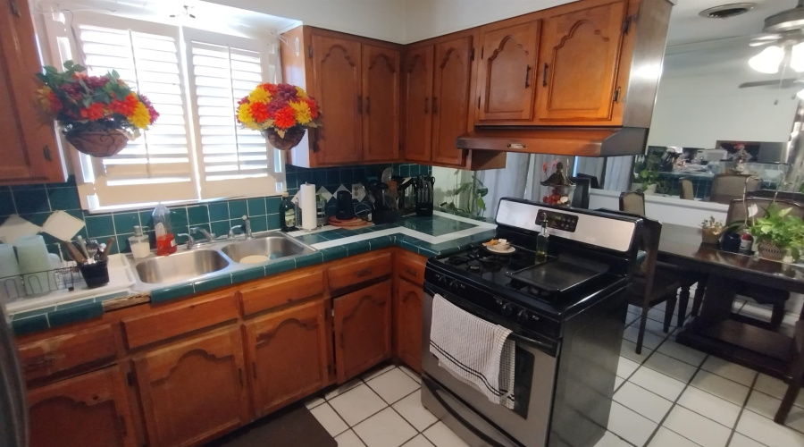 420 E Del Mar Blvd, Laredo, Texas 78041, 3 Bedrooms Bedrooms, 6 Rooms Rooms,3 BathroomsBathrooms,Residential,For Sale,420 E Del Mar Blvd,20254186