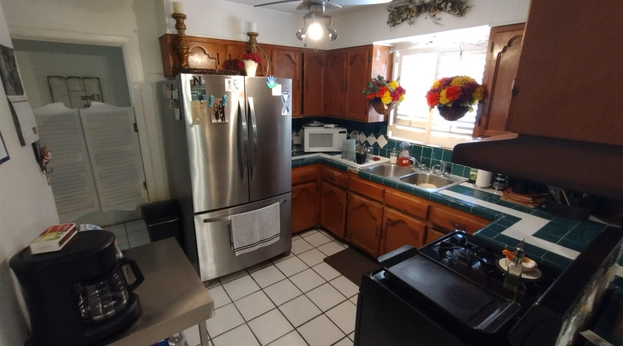 420 E Del Mar Blvd, Laredo, Texas 78041, 3 Bedrooms Bedrooms, 6 Rooms Rooms,3 BathroomsBathrooms,Residential,For Sale,420 E Del Mar Blvd,20254186
