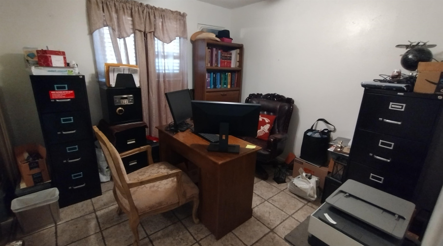 420 E Del Mar Blvd, Laredo, Texas 78041, 3 Bedrooms Bedrooms, 6 Rooms Rooms,3 BathroomsBathrooms,Residential,For Sale,420 E Del Mar Blvd,20254186