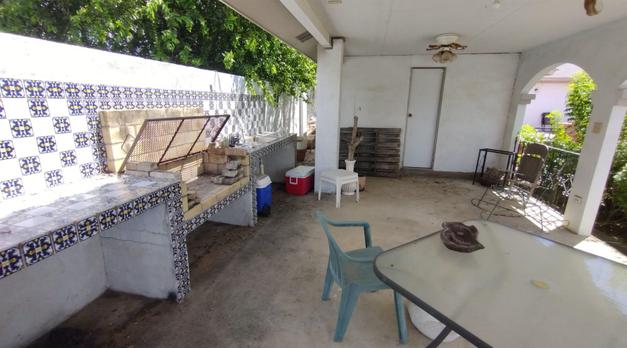 420 E Del Mar Blvd, Laredo, Texas 78041, 3 Bedrooms Bedrooms, 6 Rooms Rooms,3 BathroomsBathrooms,Residential,For Sale,420 E Del Mar Blvd,20254186
