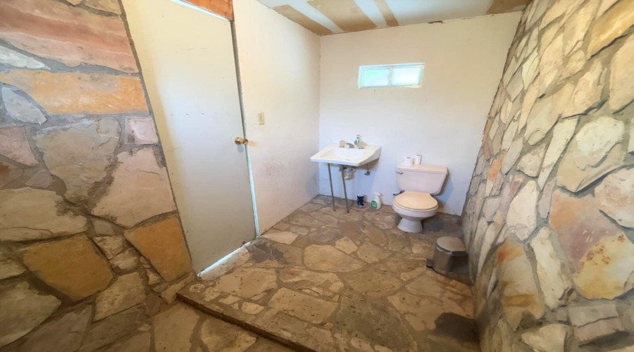 420 E Del Mar Blvd, Laredo, Texas 78041, 3 Bedrooms Bedrooms, 6 Rooms Rooms,3 BathroomsBathrooms,Residential,For Sale,420 E Del Mar Blvd,20254186