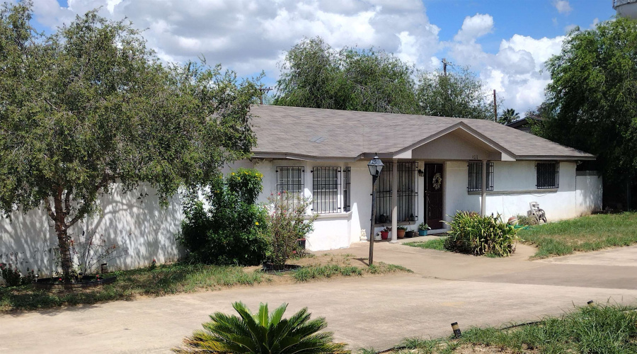 420 E Del Mar Blvd, Laredo, Texas 78041, 3 Bedrooms Bedrooms, 6 Rooms Rooms,3 BathroomsBathrooms,Residential,For Sale,420 E Del Mar Blvd,20254186