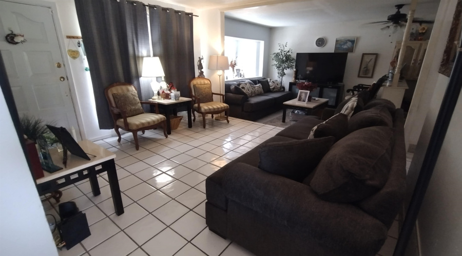 420 E Del Mar Blvd, Laredo, Texas 78041, 3 Bedrooms Bedrooms, 6 Rooms Rooms,3 BathroomsBathrooms,Residential,For Sale,420 E Del Mar Blvd,20254186