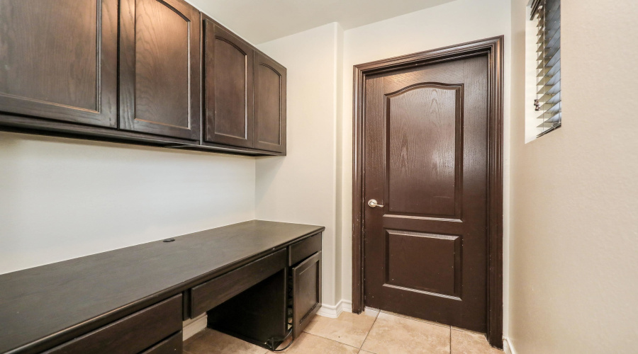 9813 Sandhill Dr, Laredo, Texas 78045, 3 Bedrooms Bedrooms, 5 Rooms Rooms,2 BathroomsBathrooms,Residential,For Rent,9813 Sandhill Dr,20254188