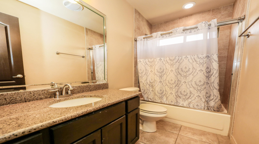 9813 Sandhill Dr, Laredo, Texas 78045, 3 Bedrooms Bedrooms, 5 Rooms Rooms,2 BathroomsBathrooms,Residential,For Rent,9813 Sandhill Dr,20254188