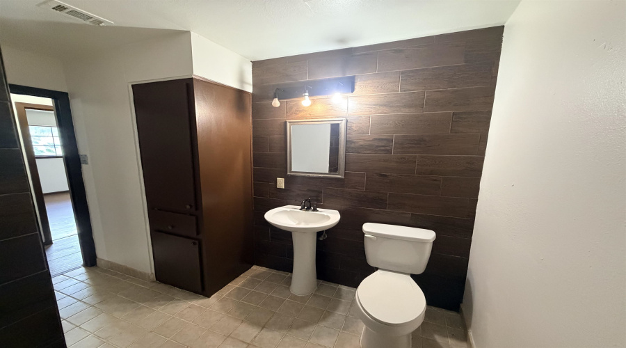 699 Banyan Ct W, Laredo, Texas 78041, 3 Bedrooms Bedrooms, 5 Rooms Rooms,1 BathroomBathrooms,Residential,For Rent,699 Banyan Ct W,20254192