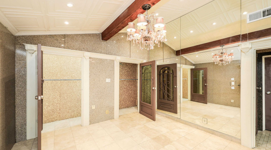 5500 McPherson Rd, Laredo, Texas 78041, 2 Bedrooms Bedrooms, 5 Rooms Rooms,1 BathroomBathrooms,Residential,For Sale,5500 McPherson Rd,20254198