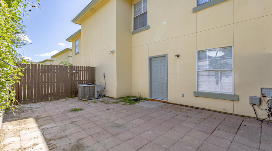 1000 Ranchway Dr, LAREDO, Texas 78045, 3 Bedrooms Bedrooms, 5 Rooms Rooms,3 BathroomsBathrooms,Residential,For Rent,1000 Ranchway Dr,20254201