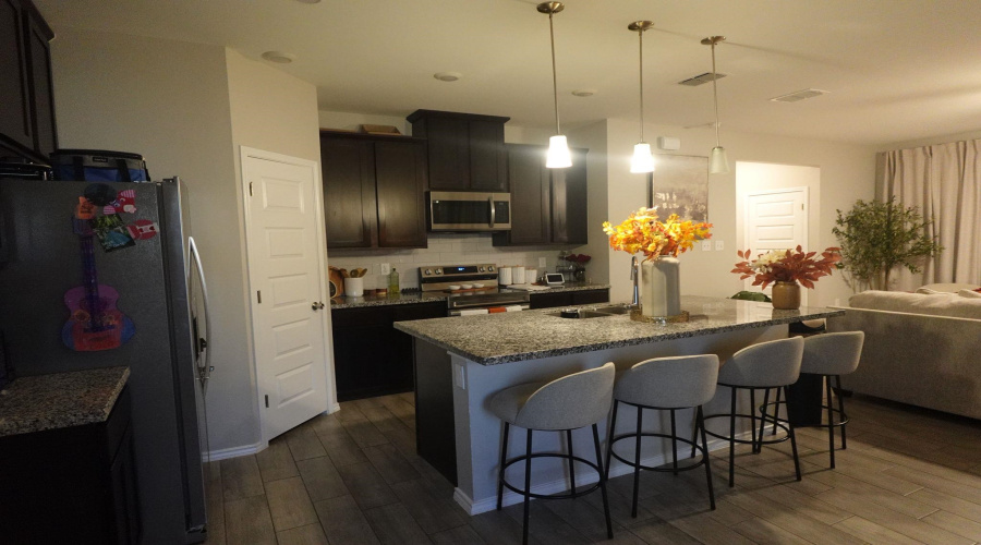 4214 Helena Dr., Laredo, Texas 78046, 5 Bedrooms Bedrooms, 7 Rooms Rooms,2 BathroomsBathrooms,Residential,For Sale,4214 Helena Dr.,20254204