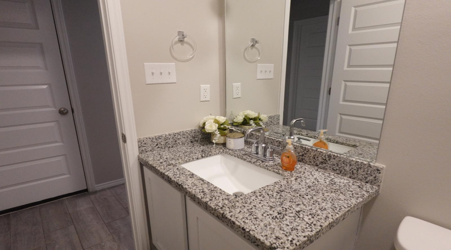 4214 Helena Dr., Laredo, Texas 78046, 5 Bedrooms Bedrooms, 7 Rooms Rooms,2 BathroomsBathrooms,Residential,For Sale,4214 Helena Dr.,20254204