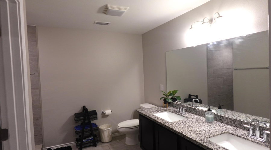 4214 Helena Dr., Laredo, Texas 78046, 5 Bedrooms Bedrooms, 7 Rooms Rooms,2 BathroomsBathrooms,Residential,For Sale,4214 Helena Dr.,20254204