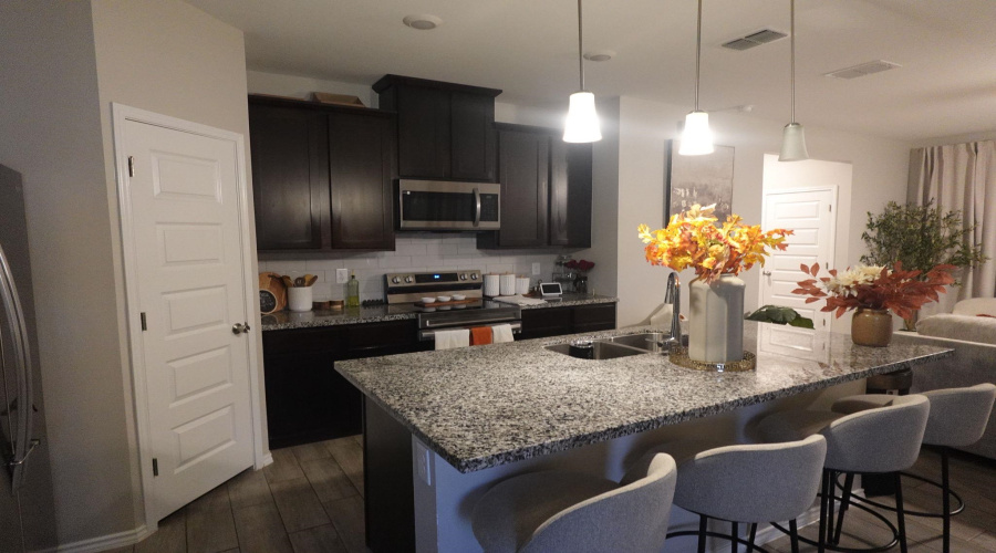 4214 Helena Dr., Laredo, Texas 78046, 5 Bedrooms Bedrooms, 7 Rooms Rooms,2 BathroomsBathrooms,Residential,For Sale,4214 Helena Dr.,20254204