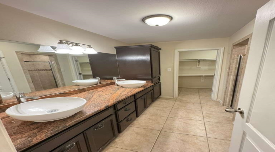 4014 Shahram Dr, Laredo, Texas 78045, 3 Bedrooms Bedrooms, 7 Rooms Rooms,2 BathroomsBathrooms,Residential,For Sale,4014 Shahram Dr,20254207