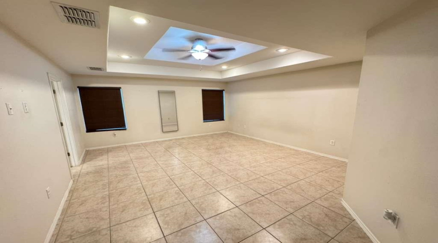 4014 Shahram Dr, Laredo, Texas 78045, 3 Bedrooms Bedrooms, 7 Rooms Rooms,2 BathroomsBathrooms,Residential,For Sale,4014 Shahram Dr,20254207