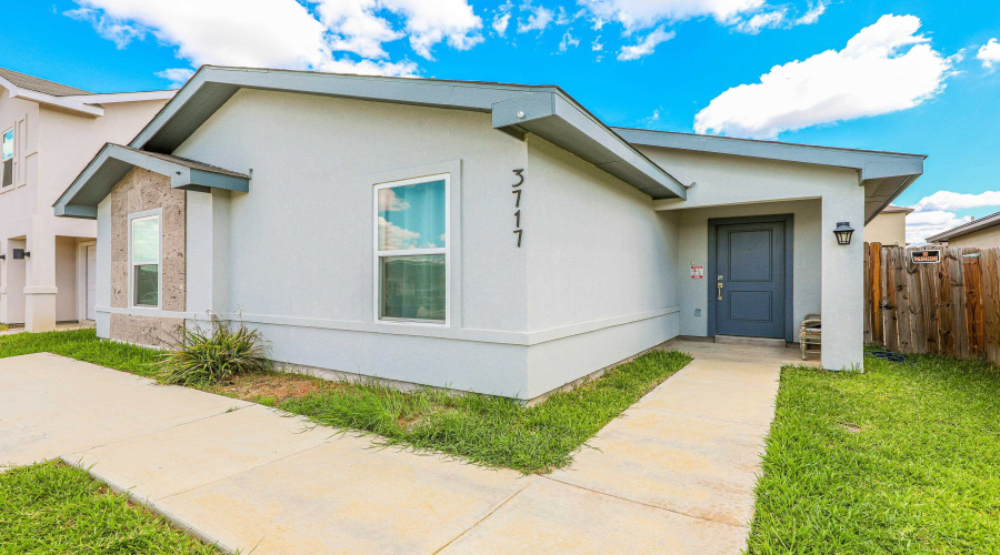 3717 Jesus Dimas, Laredo, Texas 78046, 3 Bedrooms Bedrooms, 5 Rooms Rooms,2 BathroomsBathrooms,Residential,For Sale,3717 Jesus Dimas,20254214