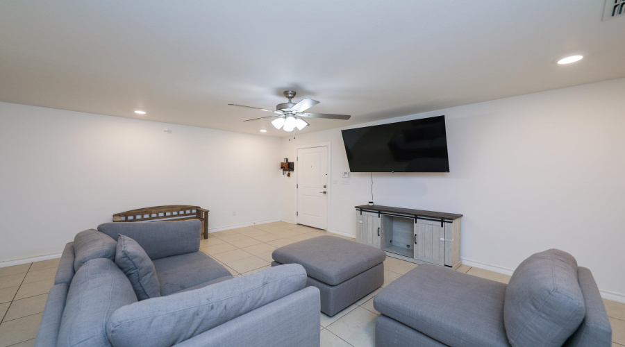 3717 Jesus Dimas, Laredo, Texas 78046, 3 Bedrooms Bedrooms, 5 Rooms Rooms,2 BathroomsBathrooms,Residential,For Sale,3717 Jesus Dimas,20254214