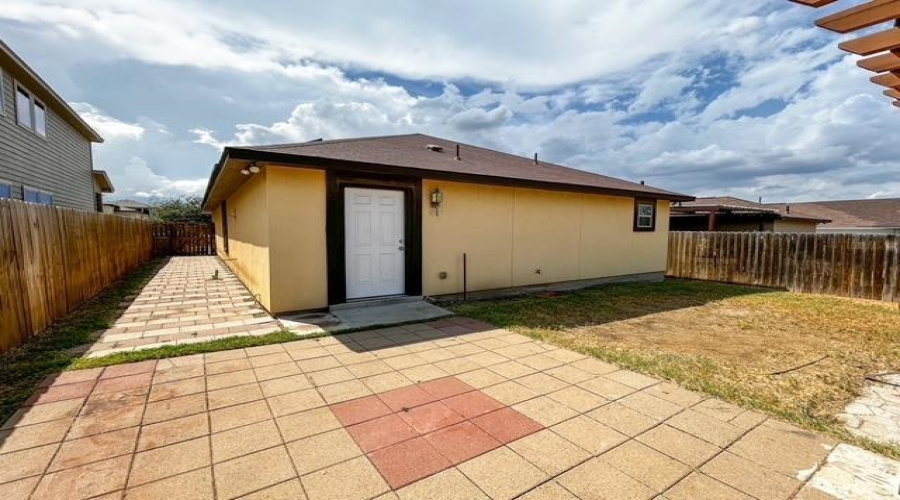 4409 Gloria Dr., LAREDO, Texas 78046, 4 Bedrooms Bedrooms, 6 Rooms Rooms,2 BathroomsBathrooms,Residential,For Sale,4409 Gloria Dr.,20254220