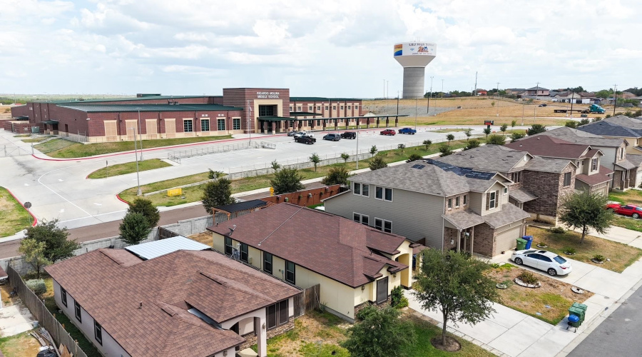 4409 Gloria Dr., LAREDO, Texas 78046, 4 Bedrooms Bedrooms, 6 Rooms Rooms,2 BathroomsBathrooms,Residential,For Sale,4409 Gloria Dr.,20254220