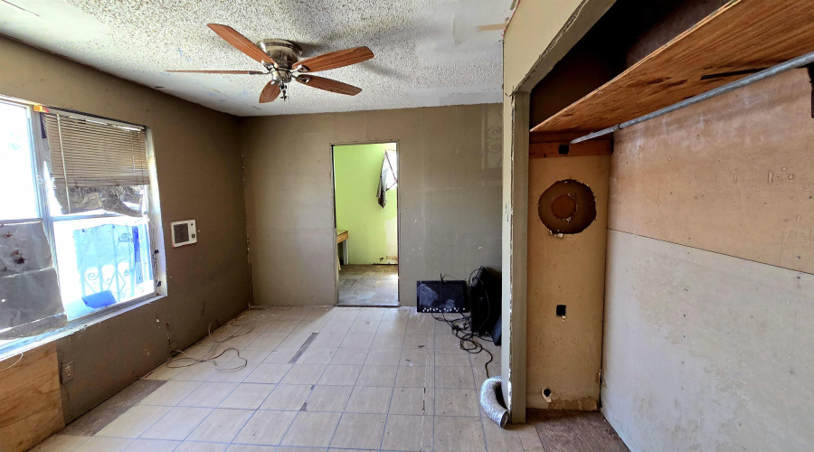 605 Lyon St, Laredo, Texas 78040-5249, 3 Bedrooms Bedrooms, 5 Rooms Rooms,1 BathroomBathrooms,Residential,For Sale,605 Lyon St,20254221