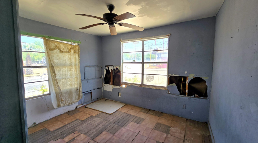 605 Lyon St, Laredo, Texas 78040-5249, 3 Bedrooms Bedrooms, 5 Rooms Rooms,1 BathroomBathrooms,Residential,For Sale,605 Lyon St,20254221