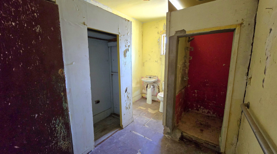 605 Lyon St, Laredo, Texas 78040-5249, 3 Bedrooms Bedrooms, 5 Rooms Rooms,1 BathroomBathrooms,Residential,For Sale,605 Lyon St,20254221