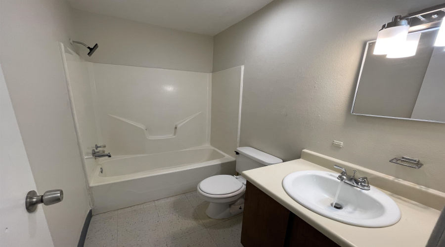 3801 Salinas Ave, LAREDO, Texas 78041, 2 Bedrooms Bedrooms, 5 Rooms Rooms,1 BathroomBathrooms,Residential,For Rent,3801 Salinas Ave,20254223